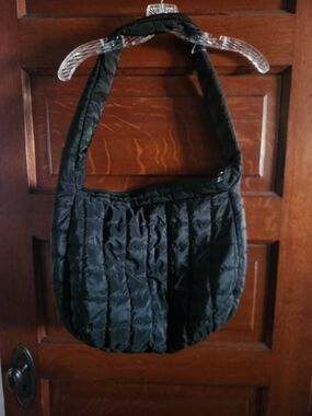 NWOT No Brand Large BLACK Puffer Tote Bag. 17.5 wide, 16 high, 12 drop